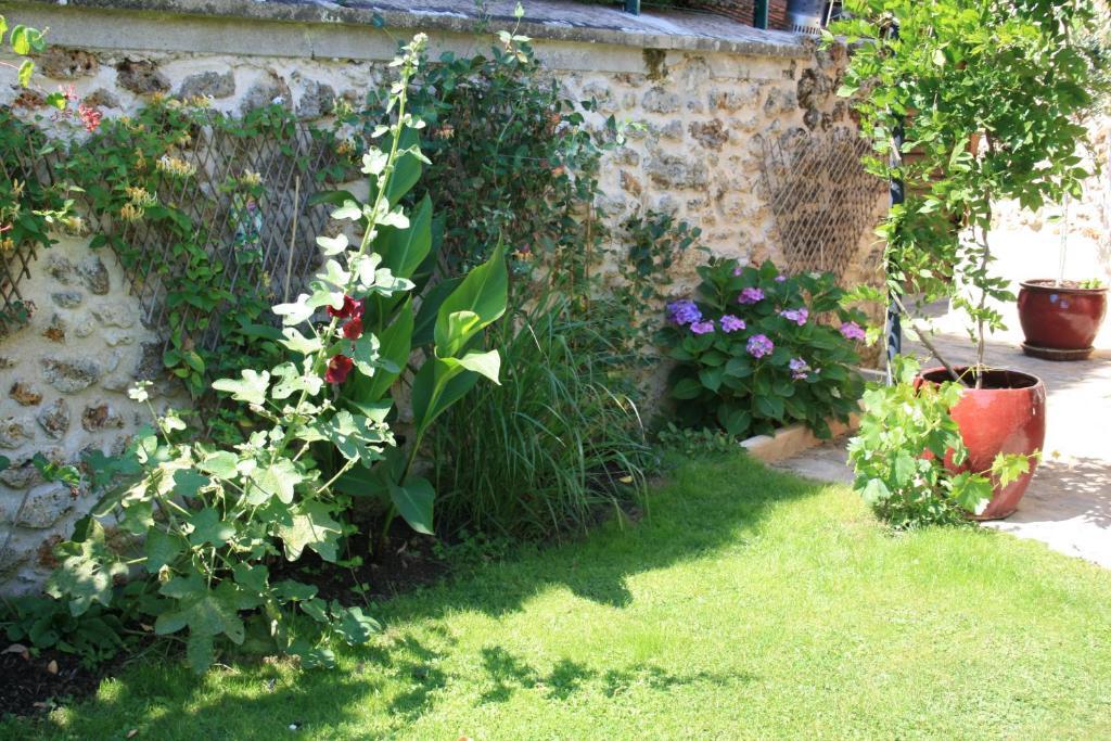 Gites Le Petit Nailly Magny-les-Hameaux Exterior foto
